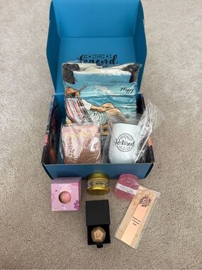 Happy Retirement Gift Box – Tropical Sunset Design
